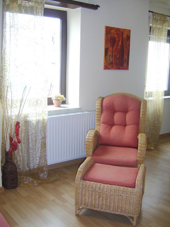 Weingut Matthias Dauns Apartment Reil Ruang foto